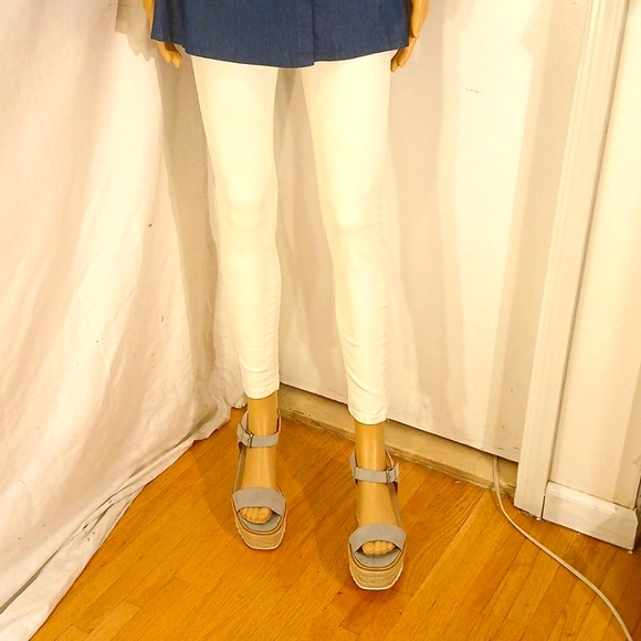 Gorgeous NWOT Crown Vintage Light Grey Suede Platform Wedge Espadrilles. - Picture 12 of 16